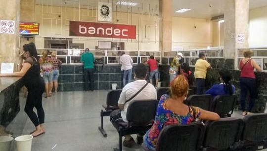 Elevar la calidad del servicio premisa en Cienfuegos por los 25 anos de BANDEC