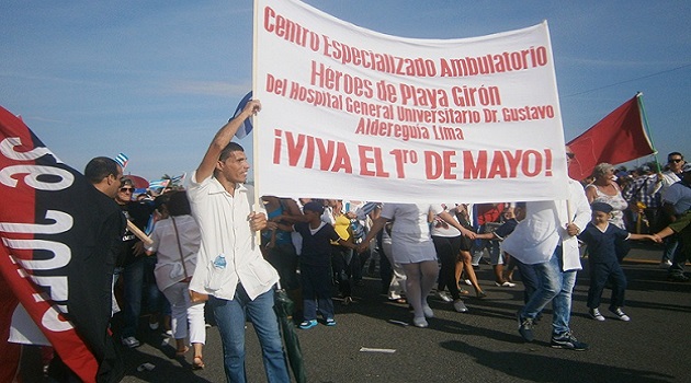 Encabezaran trabajadores de la Salud desfile por el Primero de Mayo en Cienfuegos 2
