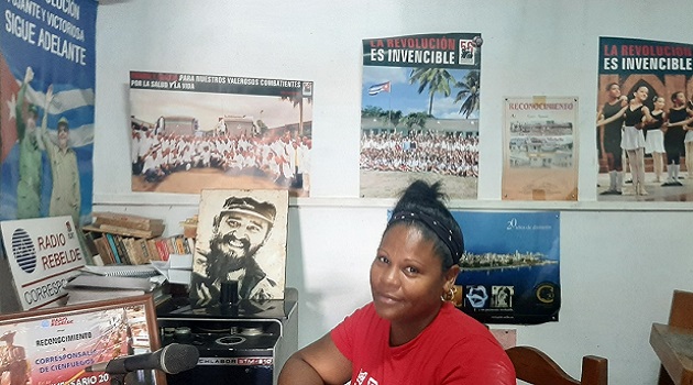 Ismary trabajadora social que alegra la vida en comunidad vulnerable de Cienfuegos